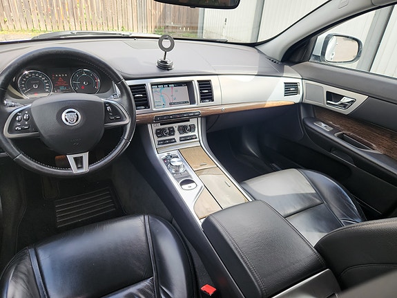 Jaguar XF 12 of 14