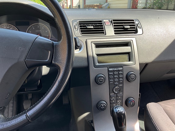 Volvo V50 2 of 5