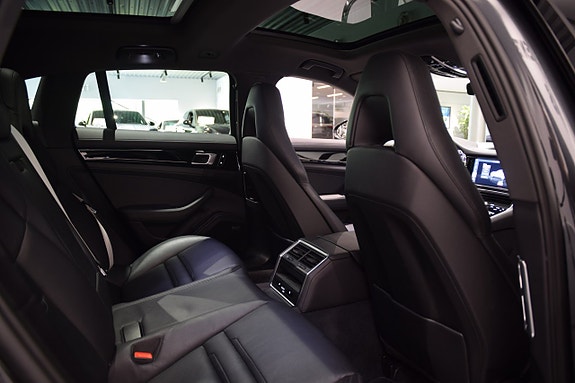 Porsche Panamera 4 14 of 18