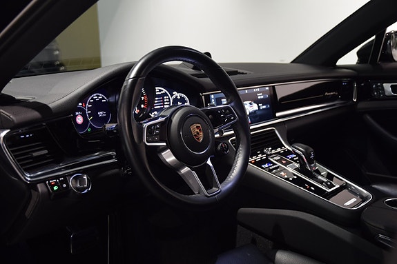 Porsche Panamera 4 5 of 5