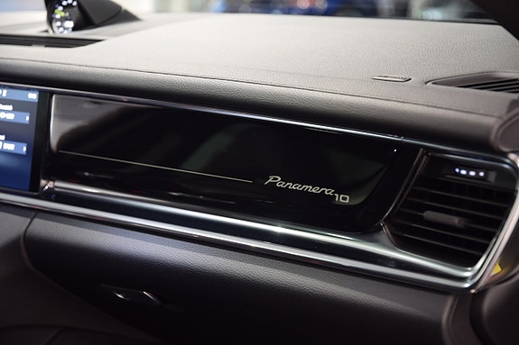 Porsche Panamera 4 17 of 18