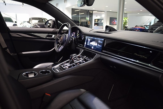 Porsche Panamera 4 16 of 18