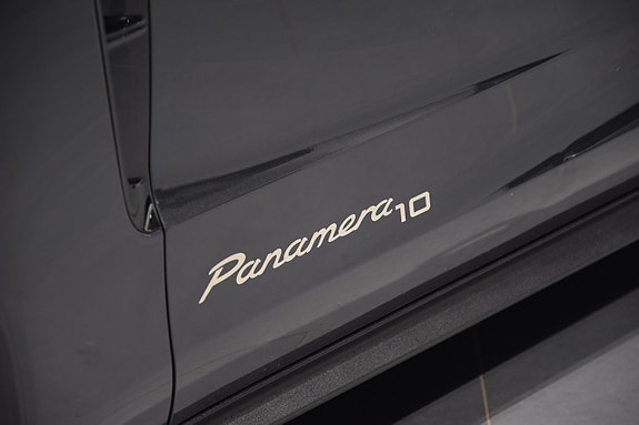 Porsche Panamera 4 3 of 5