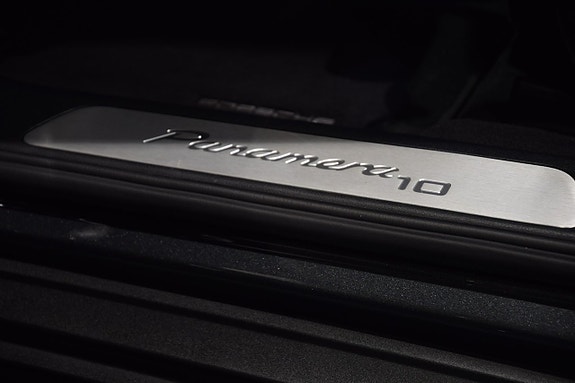 Porsche Panamera 4 9 of 18