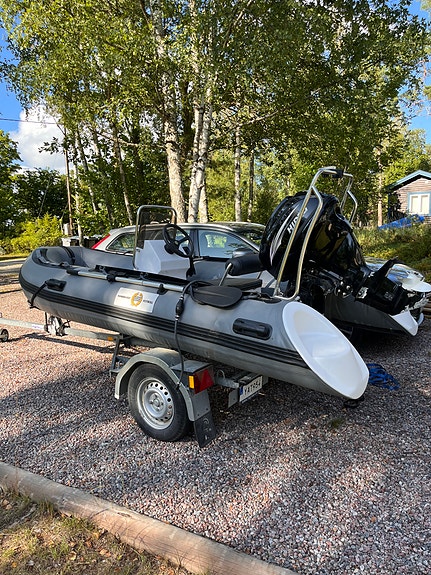 Snygg, snabb och smidig RIB med lite behov av service 2 of 4