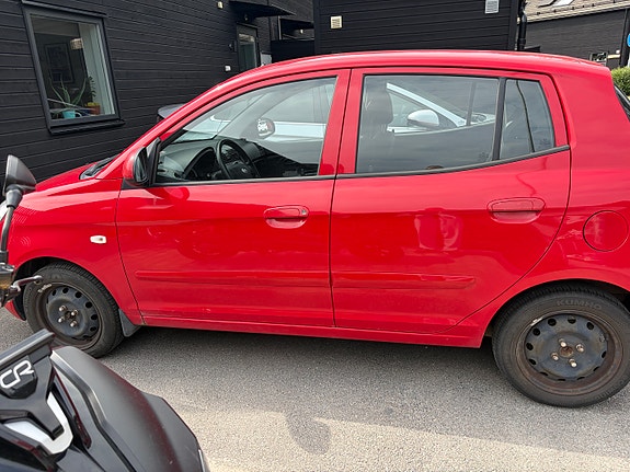 Kia Picanto 2 of 5