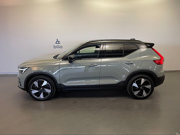 Volvo XC40 2 of 5