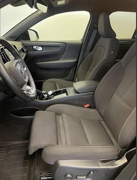 Volvo XC40 5 of 5
