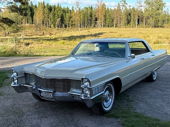 Cadillac Calais 2 of 5