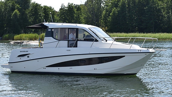 Quicksilver 855 Active Weekend -2017. Mercruiser Diesel V6 T