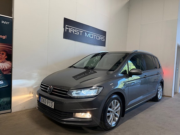 Volkswagen Touran 2 of 5