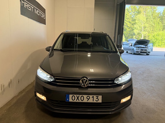 Volkswagen Touran 4 of 5