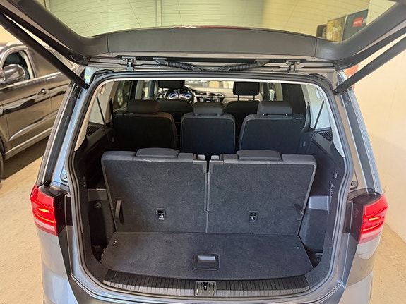 Volkswagen Touran 9 of 27