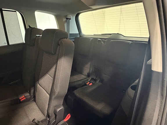 Volkswagen Touran 14 of 27