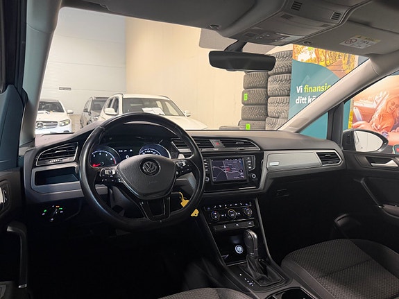 Volkswagen Touran 17 of 27