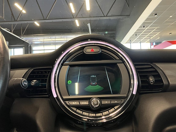 MINI Cooper 9 of 11