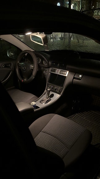 Mercedes-Benz C200 5 of 5