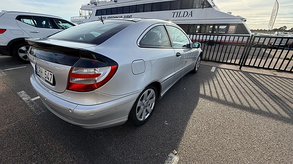 Mercedes-Benz C200 3 of 5