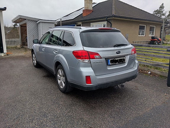 Subaru Outback 2 of 2