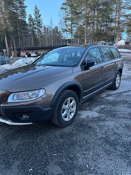 Volvo XC70 2 of 5