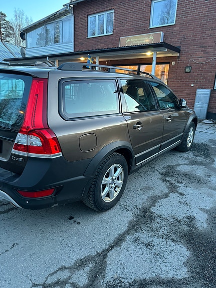 Volvo XC70 4 of 5