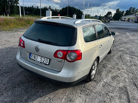 Volkswagen Passat 2 of 6