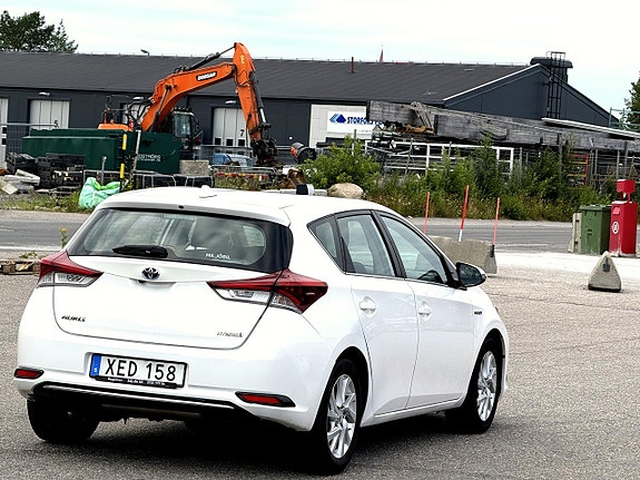 Toyota Auris 9 of 12