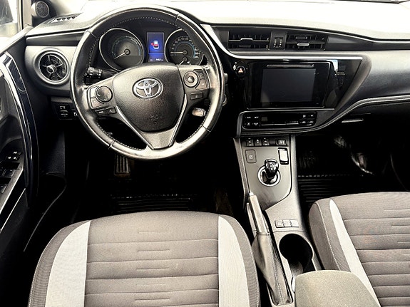 Toyota Auris 11 of 12