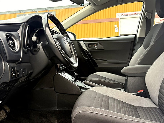 Toyota Auris 12 of 12