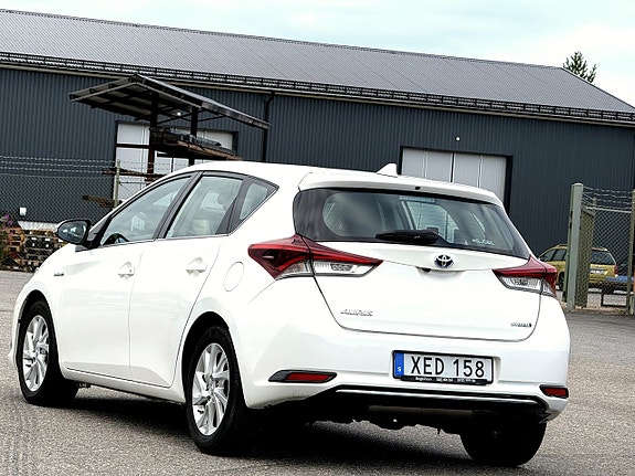 Toyota Auris 8 of 12