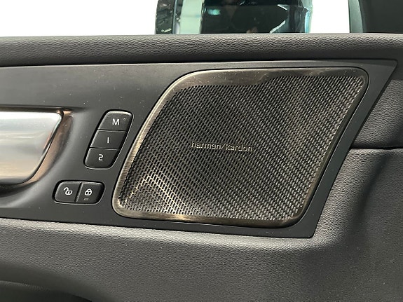 Volvo XC60 15 of 21