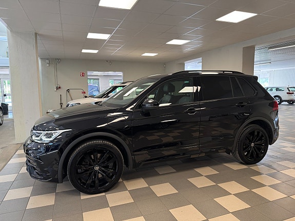 Volkswagen Tiguan 2 of 5