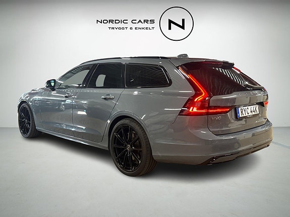 Volvo V90 2 of 5