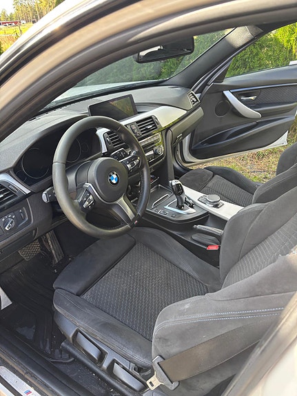 BMW 320d 4 of 5