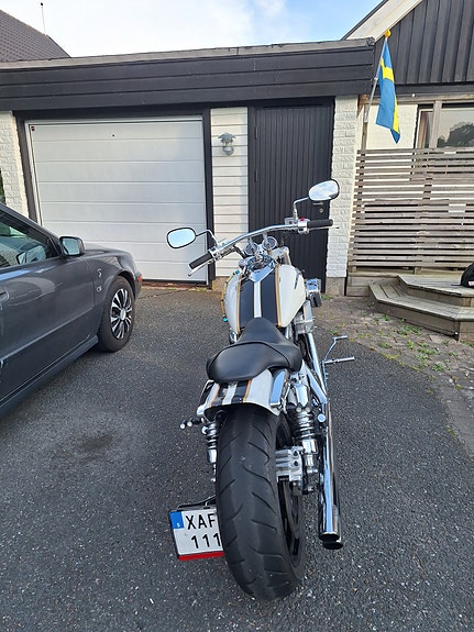 Kawasaki Vulcan 1500 Meanstreak 3 of 17