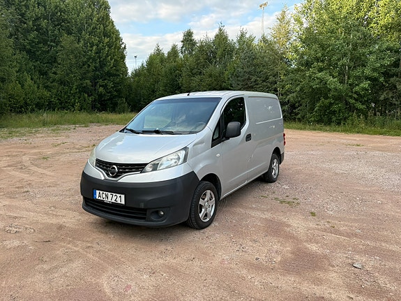 Nissan NV200 2 of 4