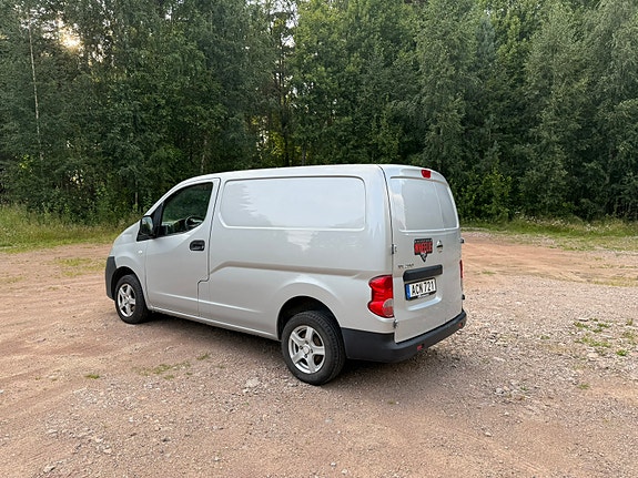 Nissan NV200 3 of 4