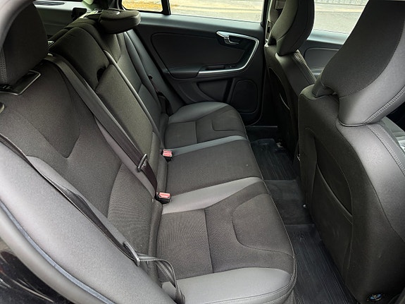 Volvo V60 12 of 19