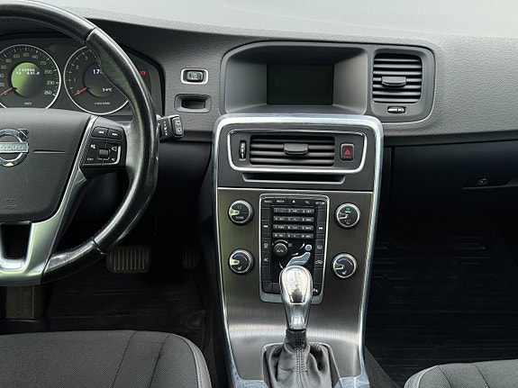 Volvo V60 14 of 19