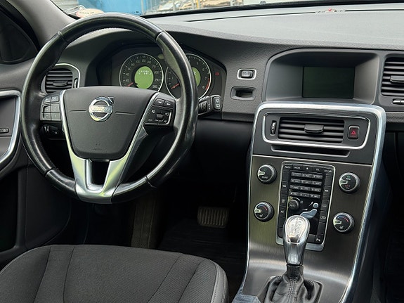 Volvo V60 15 of 19