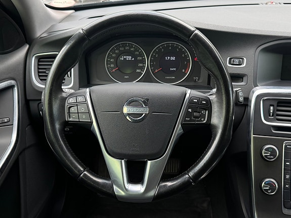 Volvo V60 16 of 19