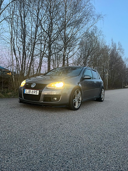 Volkswagen Golf V 5 of 9