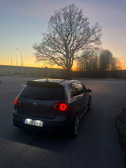 Volkswagen Golf V 3 of 5