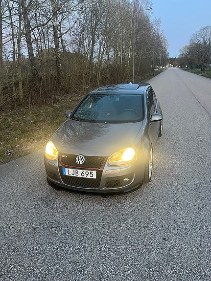 Volkswagen Golf V 4 of 5