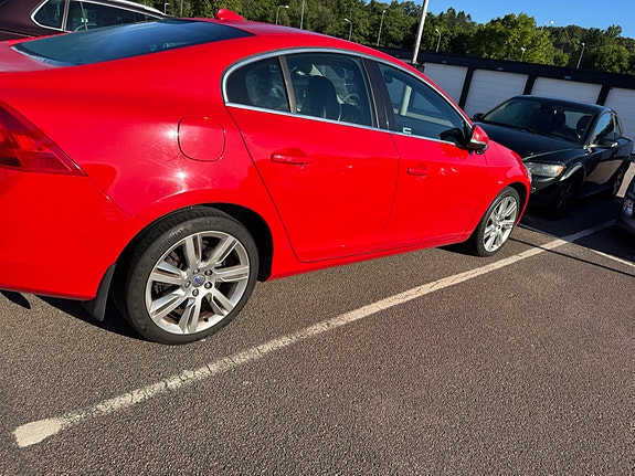 Volvo S60 2 of 5