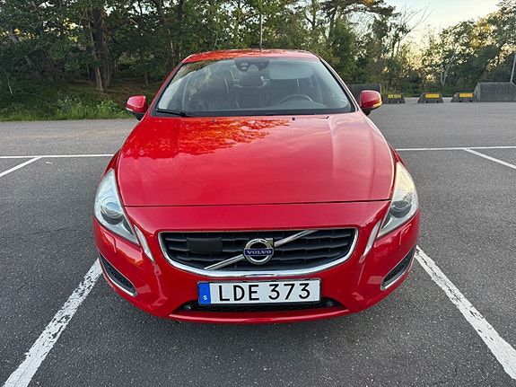 Volvo S60 3 of 5