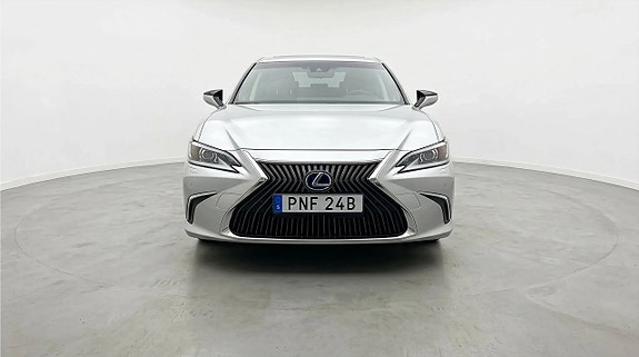Lexus ES300h 2 of 22