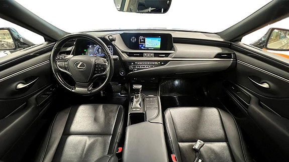 Lexus ES300h 8 of 22