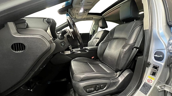 Lexus ES300h 7 of 22