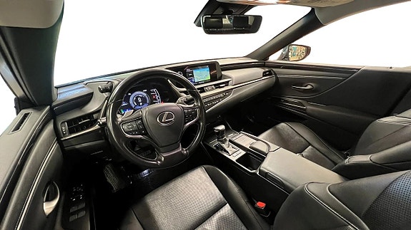 Lexus ES300h 11 of 22